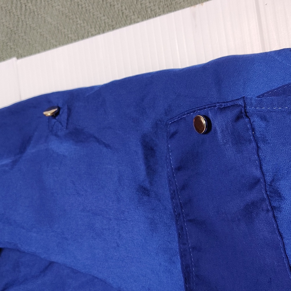 Apt. 9 Cobalt Blue Silky Flowy Blouse with Gold Hardware Size XL - Picture 6 of 9